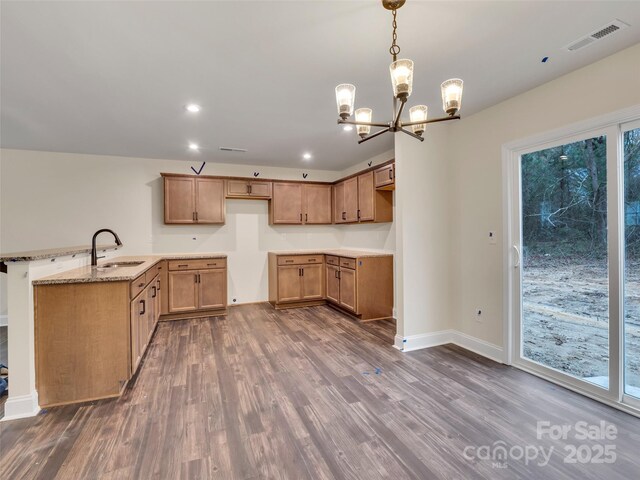 4149 River Run Cir, Hickory, NC 28602 - kitchen with a notable chandelier, dark wood-style floors, visible vents, a sink, and hanging light fixtures