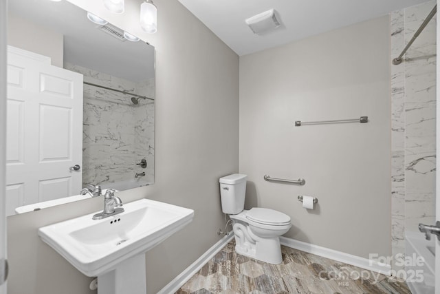 7502 Hurstbourne Green Dr, Charlotte, NC 28277 - bathroom featuring baseboards, a sink, toilet, and tub / shower combination