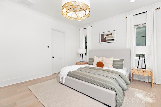 bedroom featuring crown molding, a notable chandelier, recessed lighting, wood finished floors, and visible vents