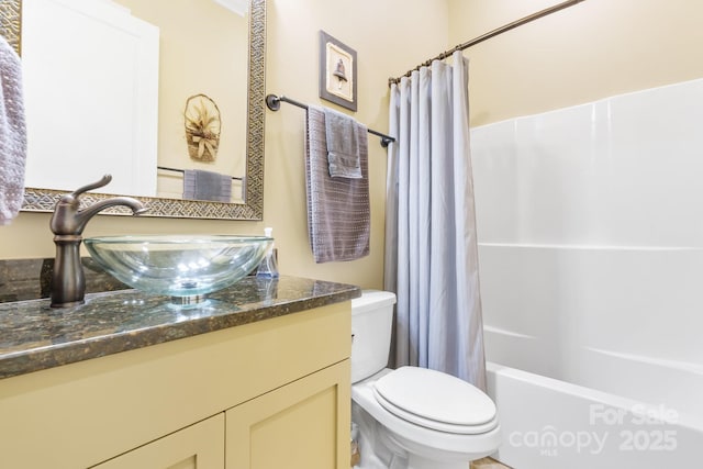 bathroom featuring shower / tub combo with curtain, vanity, and toilet