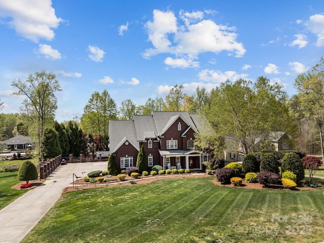 view of front of house with a front lawn