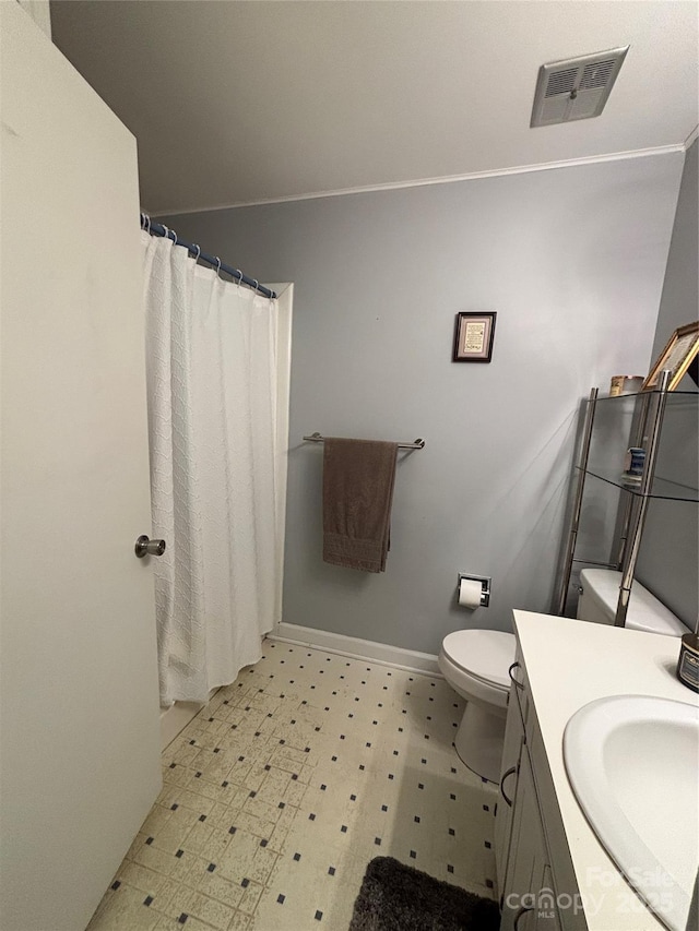 full bath featuring tile patterned floors, toilet, visible vents, curtained shower, and vanity