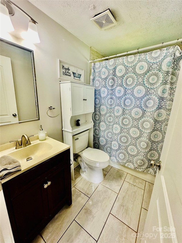 bathroom featuring toilet, a textured ceiling, vanity, and a shower with shower curtain