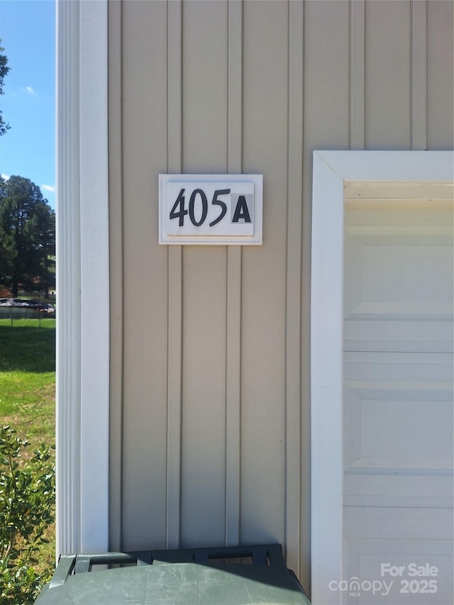 405 N Mulberry St, Cherryville, NC 28021 - details featuring board and batten siding