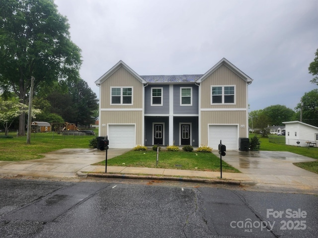 405 N Mulberry St, Cherryville, NC 28021 - view of front of property featuring driveway and a front lawn