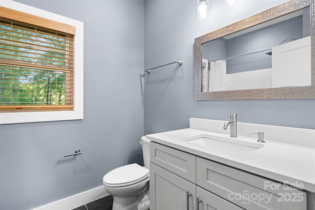 full bath featuring vanity, toilet, tile patterned floors, baseboards, and curtained shower