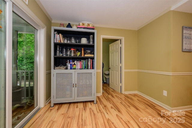 10316 Whitethorn Dr, Charlotte, NC 28277 - interior space featuring baseboards, ornamental molding, and wood finished floors