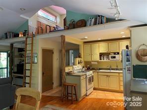 9405 NC-261 Hwy, Bakersville, NC 28705 - photo 19