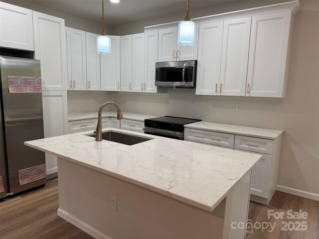 122 39th Avenue Ct NW, Hickory, NC 28601 - kitchen featuring stainless steel appliances, a sink, dark wood-style floors, and baseboards