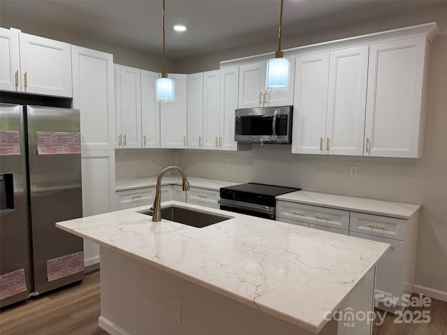 122 39th Avenue Ct NW, Hickory, NC 28601 - kitchen featuring appliances with stainless steel finishes, a sink, dark wood-style floors, a kitchen island with sink, and pendant lighting