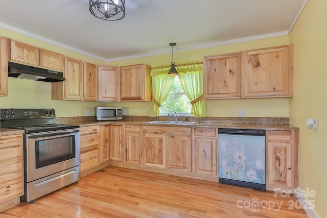 963 Kenham Pl SW, Lenoir, NC 28645 - kitchen featuring light wood-style floors, appliances with stainless steel finishes, under cabinet range hood, a sink, and light brown cabinets