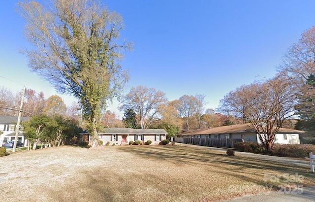 4312 Tantilla Cir, Charlotte, NC 28215 - view of front of home featuring a front yard