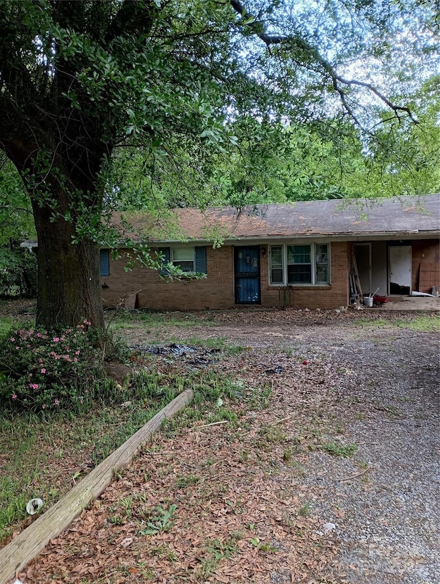 4814 Chapel Grove Rd, Gastonia, NC 28052 - ranch-style home featuring brick siding