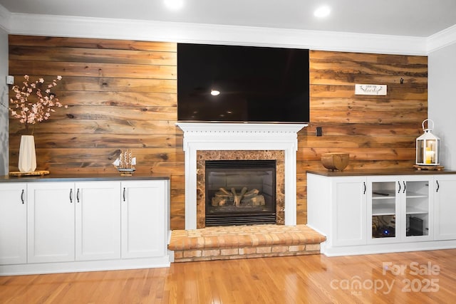 16532 Flintrock Falls Ln, Charlotte, NC 28278 - unfurnished living room featuring crown molding, a glass covered fireplace, and light wood-style flooring