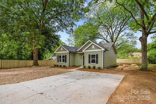 508 Clegg St, Shelby, NC 28150 - single story home with roof with shingles and fence