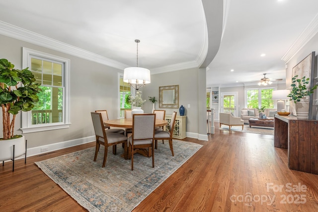dining space featuring visible vents, baseboards, and ornamental molding