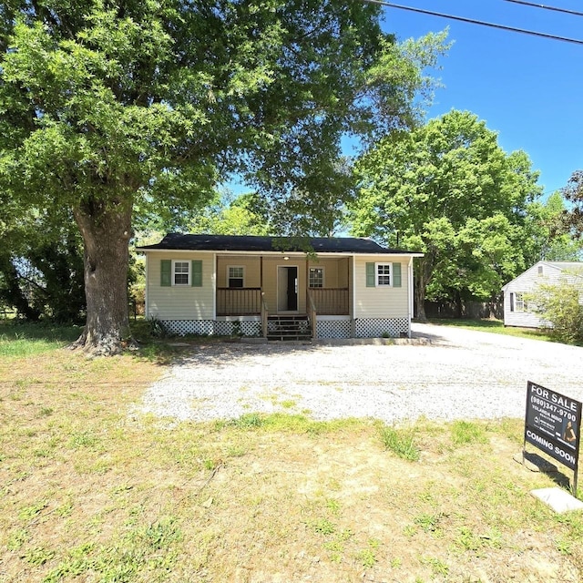 view of front of property featuring covered porch