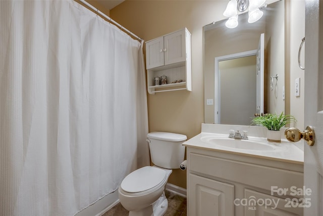 full bath with vanity, baseboards, tile patterned floors, a shower with curtain, and toilet