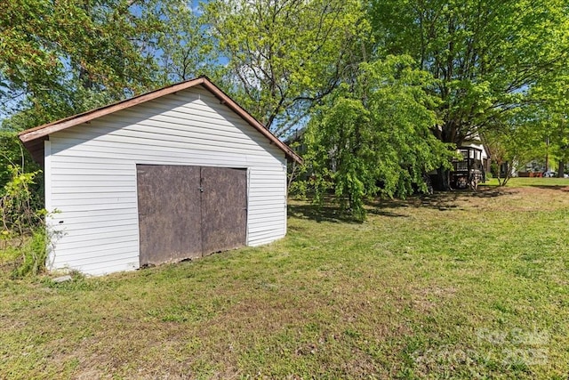view of outdoor structure with an outbuilding