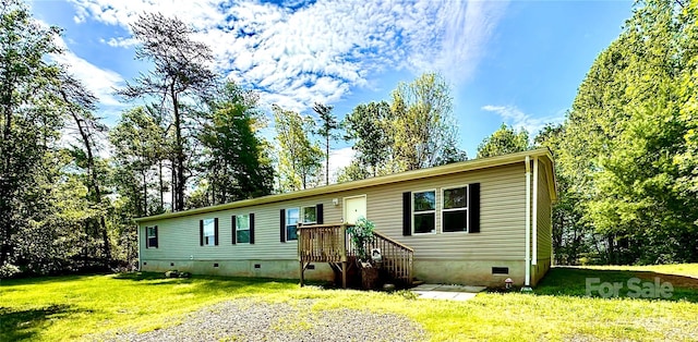 2084 Bristol Creek Ave, Morganton, NC 28655 - manufactured / mobile home featuring a front lawn and crawl space