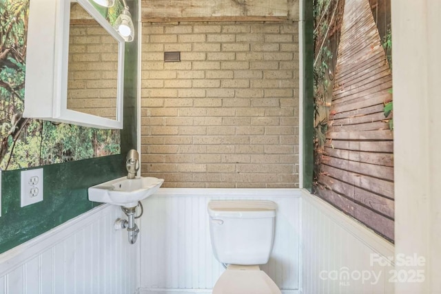 7527 Old Shelby Rd, Vale, NC 28168 - half bathroom featuring wainscoting, toilet, and a decorative wall