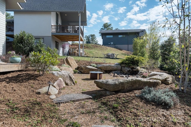 view of yard with a balcony
