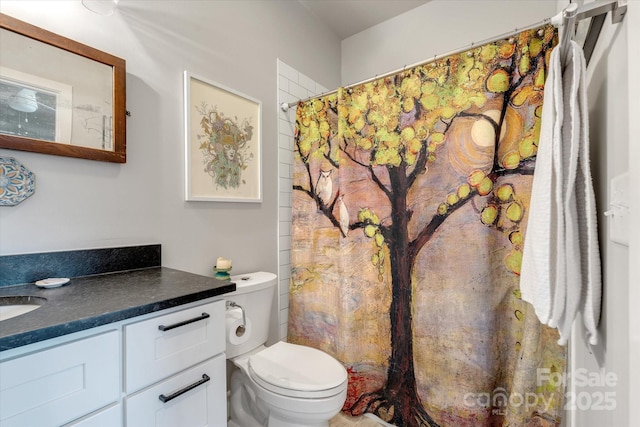 full bath with toilet, a shower with curtain, and vanity