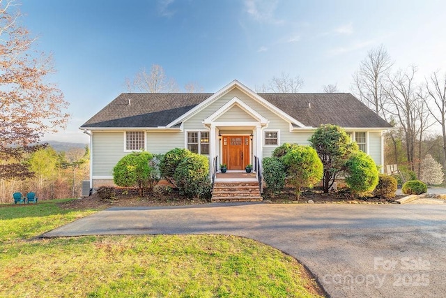 61 Buckle Rdg, Weaverville, NC 28787 - view of front of house with a front lawn