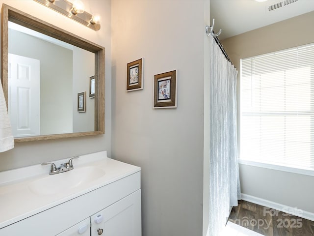 7731 Ivy Hollow Dr, Charlotte, NC 28227 - bathroom featuring curtained shower, wood finished floors, visible vents, vanity, and baseboards