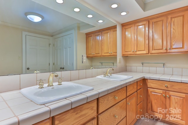 washroom featuring crown molding, a sink, and recessed lighting