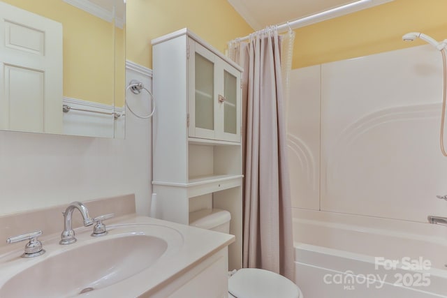 full bath featuring ornamental molding, toilet, shower / bath combo with shower curtain, and vanity