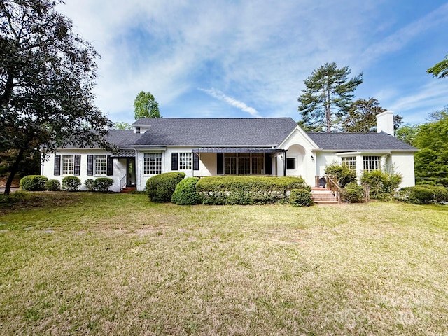 559 N Washington St, Rutherfordton, NC 28139 - ranch-style home featuring a shingled roof, a chimney, and a front yard