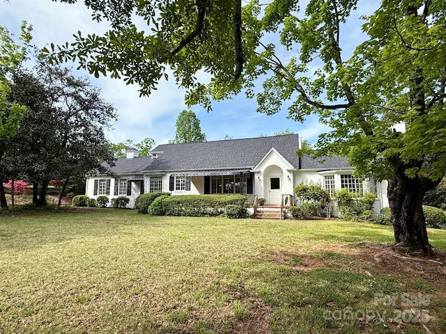 559 N Washington St, Rutherfordton, NC 28139 - view of front of house with a front yard