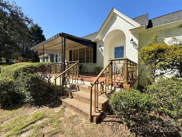 559 N Washington St, Rutherfordton, NC 28139 - view of front of house with a shingled roof