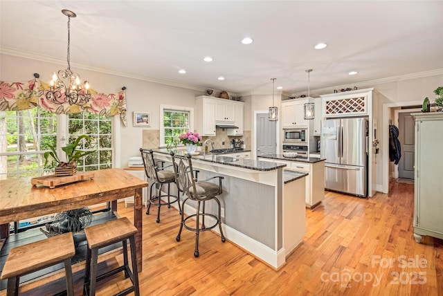 19729 Callaway Hills Ln, Davidson, NC 28036 - kitchen featuring recessed lighting, ornamental molding, stainless steel appliances, and a peninsula