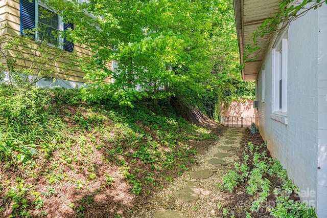 310 1st St NE, Hickory, NC 28601 - view of yard