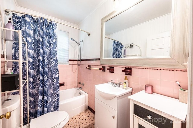 310 1st St NE, Hickory, NC 28601 - full bathroom featuring shower / bath combo, toilet, tile walls, crown molding, and vanity
