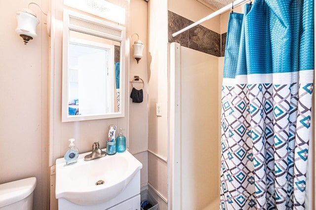 310 1st St NE, Hickory, NC 28601 - bathroom with toilet, a shower with shower curtain, and a sink