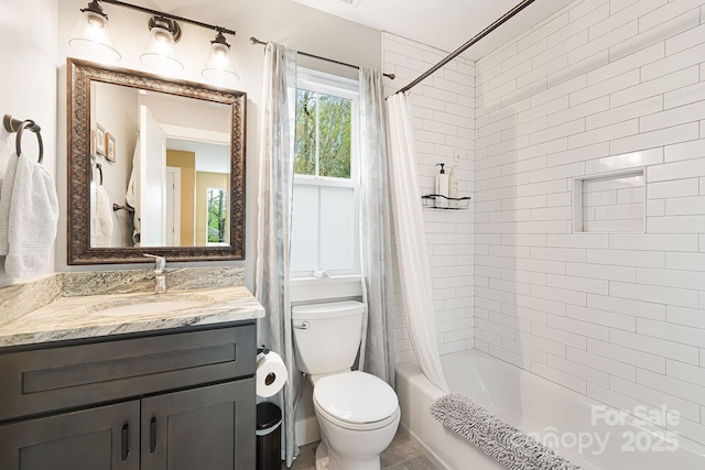 bathroom with shower / tub combo with curtain, toilet, and vanity