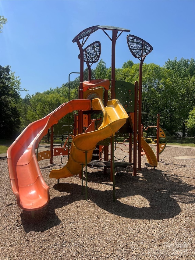 1501 Briarfield Dr, Charlotte, NC 28205 - view of community play area