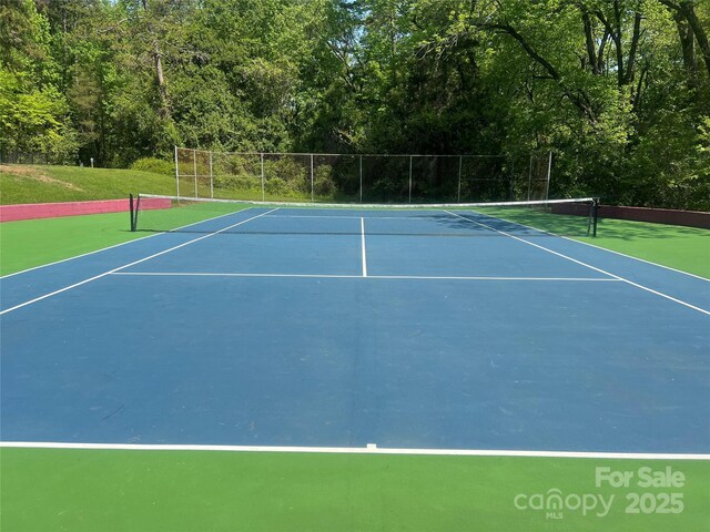 1501 Briarfield Dr, Charlotte, NC 28205 - view of sport court featuring fence