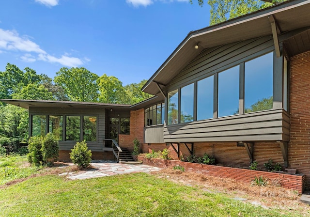 916 E Park Dr, Lincolnton, NC 28092 - view of side of property with a lawn and a sunroom