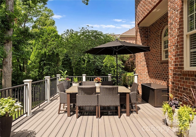 deck with outdoor dining space