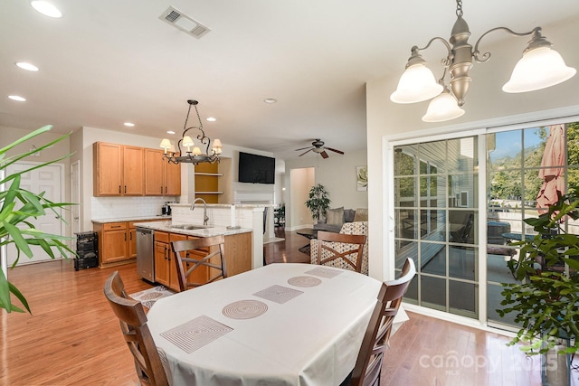 9904 Rocky Ford Club Rd, Charlotte, NC 28269 - dining room featuring visible vents, light wood-type flooring, recessed lighting, and ceiling fan with notable chandelier