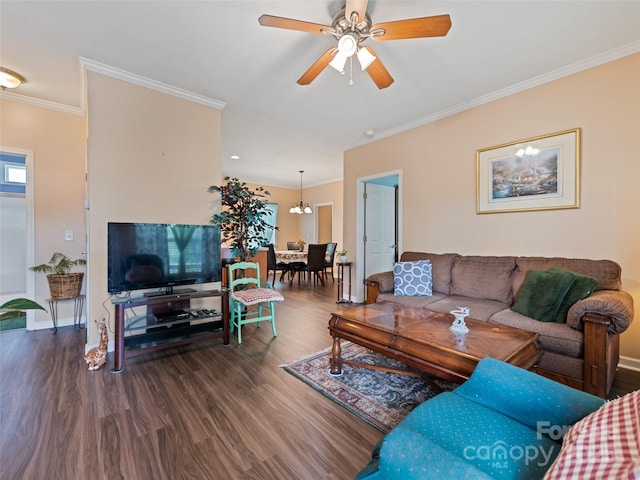 living room featuring wood finished floors, ornamental molding, a ceiling fan, and baseboards