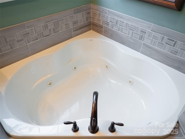room details with a tub with jets