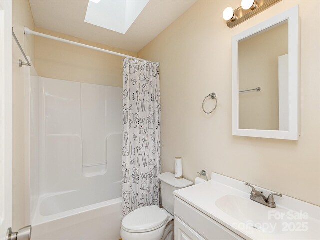 210 Allen Paul Dr, Hendersonville, NC 28791 - full bath with shower / bath combo, toilet, vanity, and a skylight