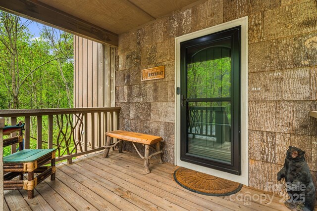 doorway to property with covered porch