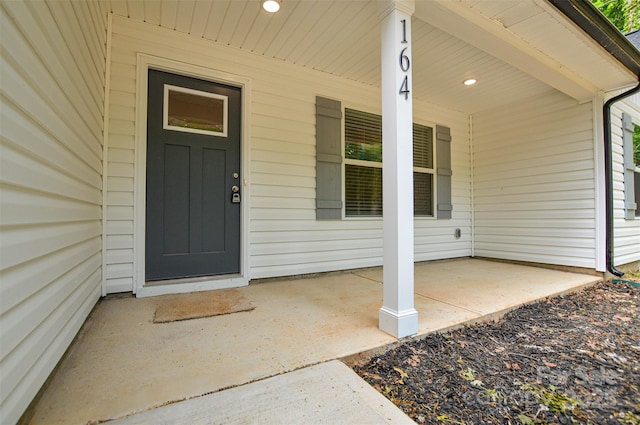 entrance to property featuring a porch