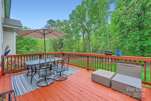 10836 Maryanna Ct, Charlotte, NC 28213 - wooden deck with outdoor dining area